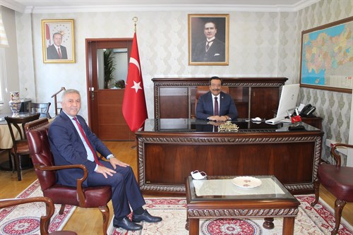 AK Parti Altındağ İlçe Başkanı Sayın Ahmet Karaca, Altındağ Kaymakamı Cumali ATİLLA'ya hayırlı olsun ziyaretinde bulundu.